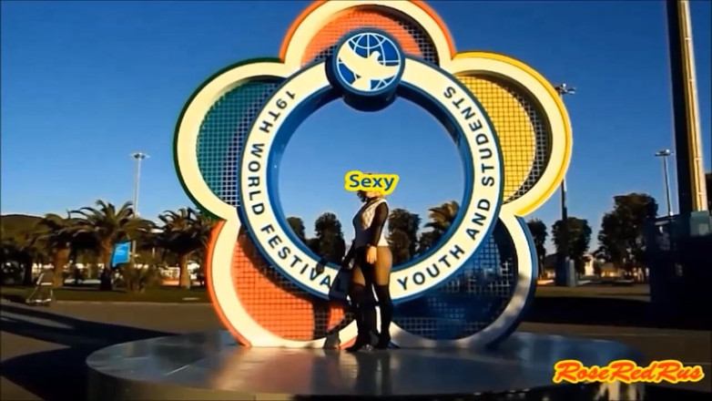 RedRoseRus: Flashing in Sochi 2014 Olympic park-walk with RoseRedRus.