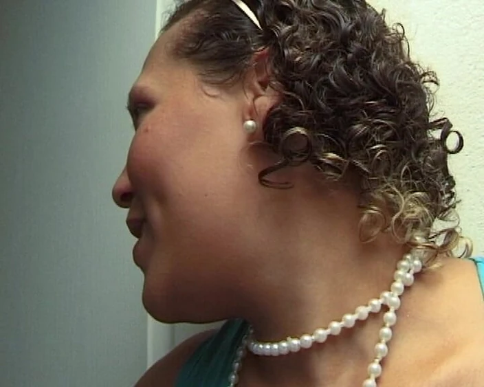 Filles Francaises: Chubby Lady From France Licking Stunning Slut in Bathroom