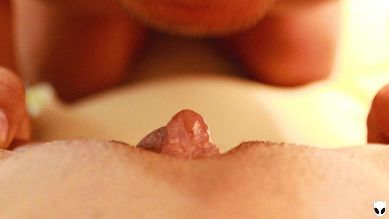 Nena Gamer: 大きなクリトリス猫舐めるまでオーガズムPOV