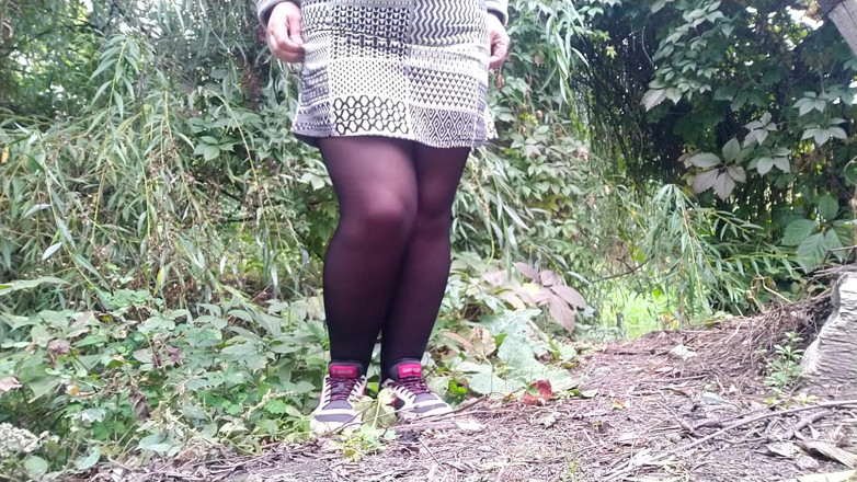 Elena: Powerful outdoor piss spray for my followers