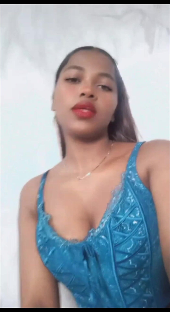 Minayi: Waar wacht je op om mijn officiële hot-content pagina te...