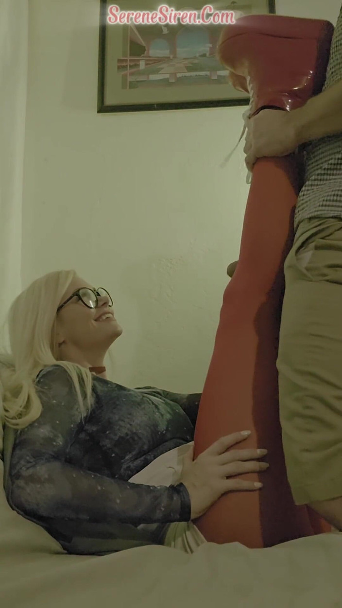 塞润妮·塞壬: 在我抽搐休息期间射在我身上！Serenesiren