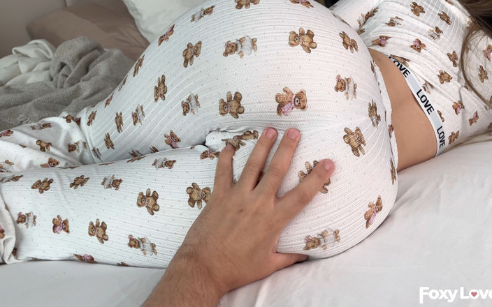 Foxy_Lovers: [pov] Cute Girlfriend in Pajamas - Fat Pussy Lips Grip My...