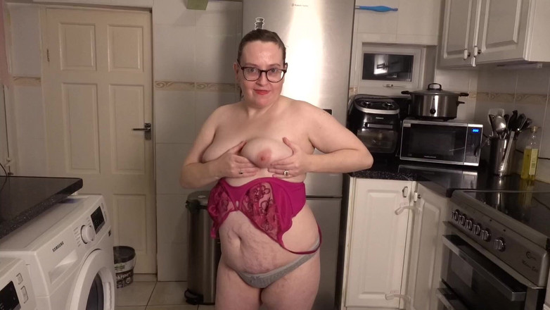 Littlevixen: Bingkap telanjang seksi dengan coli atas dan seluar dalam di...