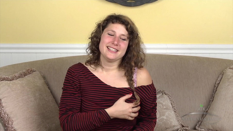 ATK Hairy: Felicia घुंघराले और बालों वाली Felicia से इस साक्षात्कार में लंड और जीवन के बारे में चैट करती है