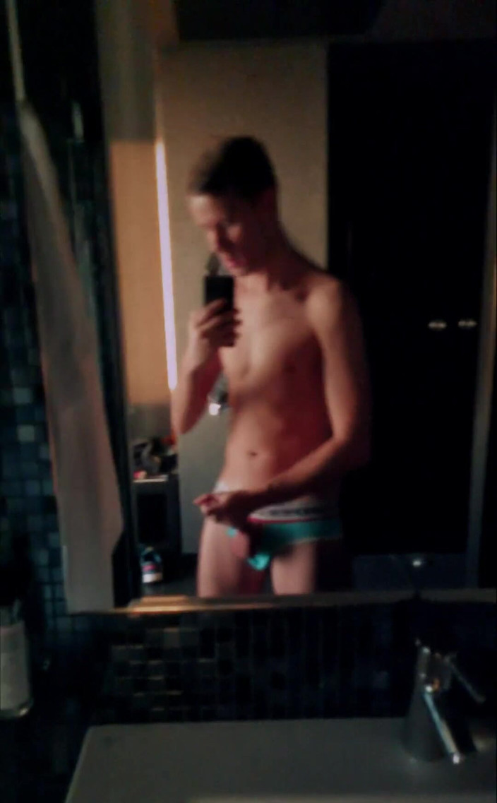 GayDuplo: Все это, пока моя подруга отдыхает по соседству