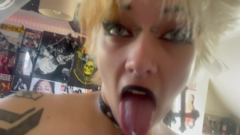 Glitterqueen1999: Tour de boca en lápiz labial negro