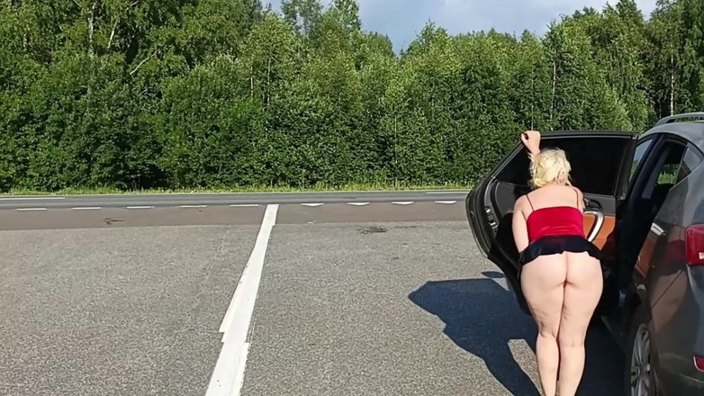 RedRoseRus: They Tease Drivers on the Highway