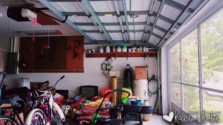 kactus kutie: Orgasme en sueur avec le garage ouvert