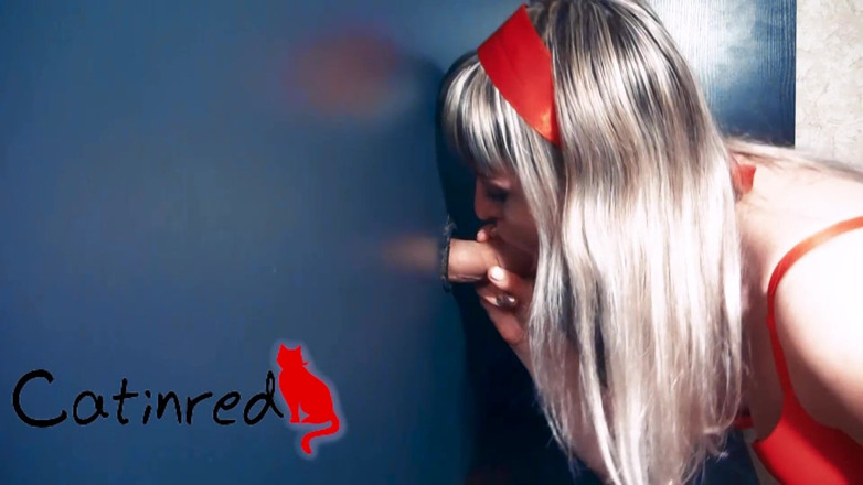 Catin Red: 작은 밀프 펠라 자지와 오럴 질싸