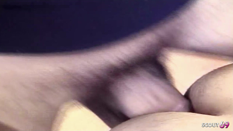 Shemale TS Collection: Waria rambut pirang jilat pantat dan ngentot cowok-cowok ini di...