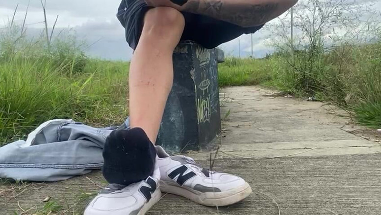 Mr Feet Colombia: Macho Verlässt Das Büro Und Wechselt in Der Öffentlichkeit Die Schuhe,...