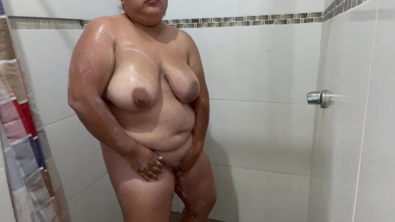 Stepmom_with_big_tits: Jaké bohaté tělo má moje sousedka, jdu do jejího domu...