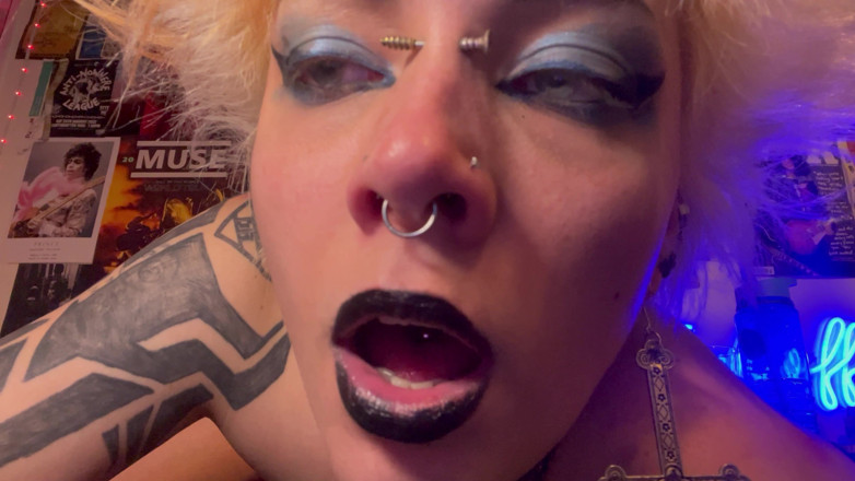 Glitterqueen1999: Goth Nostril Flaring, Rubbing Dildo, Drooling in Lipstick