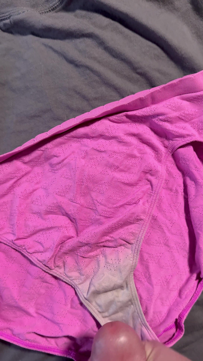 CumDaily: 妻のパンティに精液7