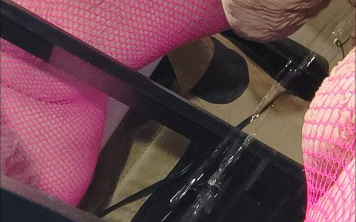 HerculesnVENUS: فيه ريحة سمك وهي بتسكب في التانك، تسكب جالون... بدك تلحسه؟