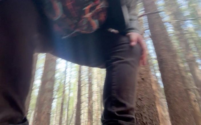 Milf Sex Queen: Sikanie do lasu w zimowy dzień