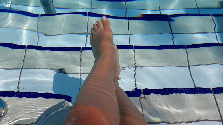 Fetish intimmedia: Foot fetish play in pool