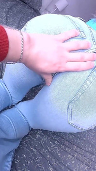 A Horny Stranger Girl Dragged the Delivery Man's Dick Into Her Pussy
