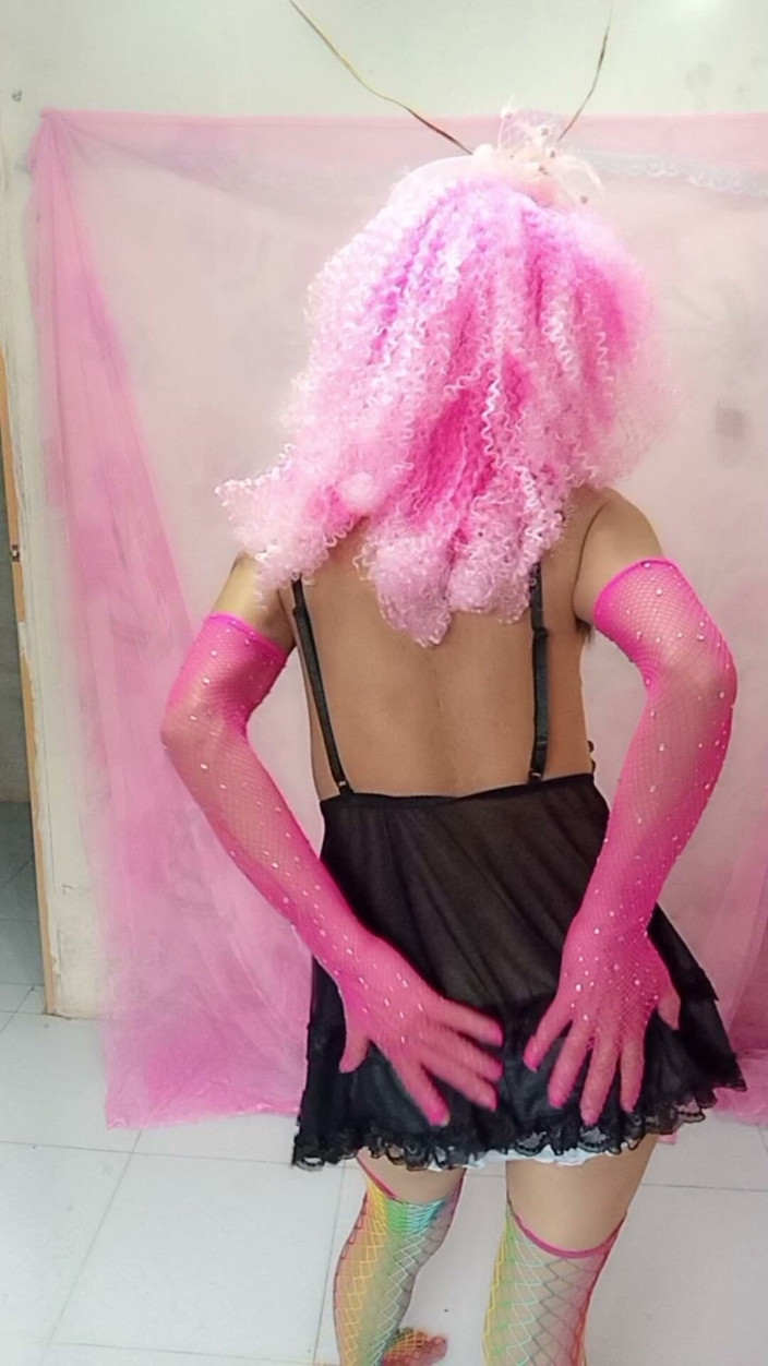 nguyen dang thien tri: Oanh Le transsexuală purtând haine sexy care îi înjunghie pula