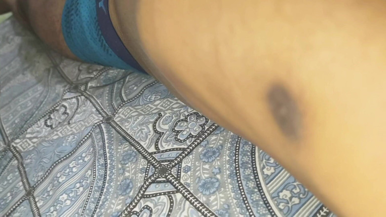 rruh_2024: Tânăr sătean indian futut de bătrânul său prieten homosexual bărbat...