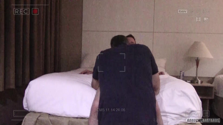 Raunchy Bastards: 爸爸培育红颈雀精液转储