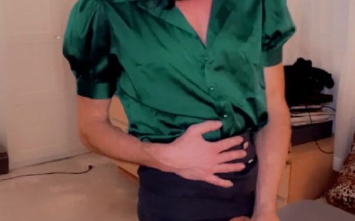 TVI Studios Val Parker: 穿着尼龙丝袜的饥渴变装者
