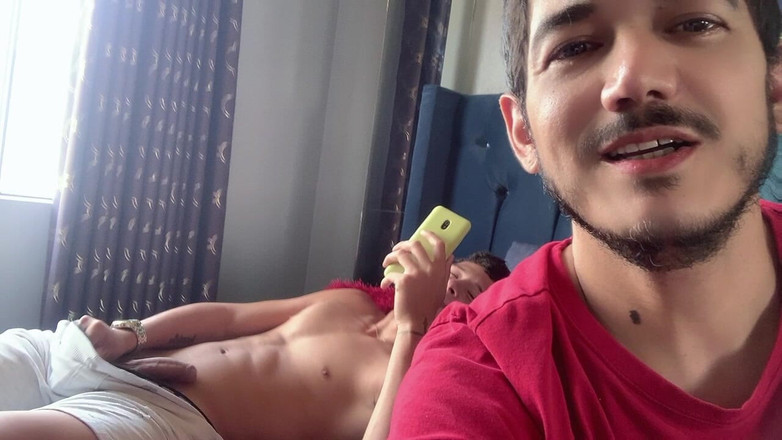 The-hook305: Markus bersantai dengan tubuh seksi di tempat tidurku