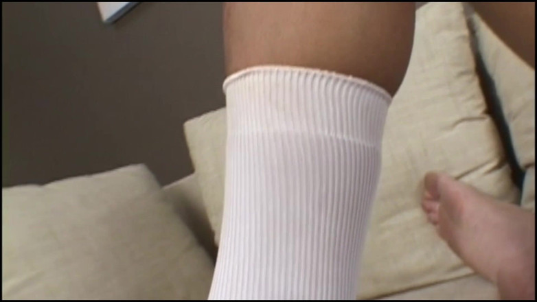 TGIRL ROOM: Petite Écolière Trans Baisée Durement Par Son Amie Qui La Surprend...