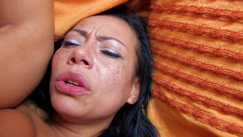 Anal Invasion: Sexy brunetka latina křičí pro potěšení a pro ptáka v...