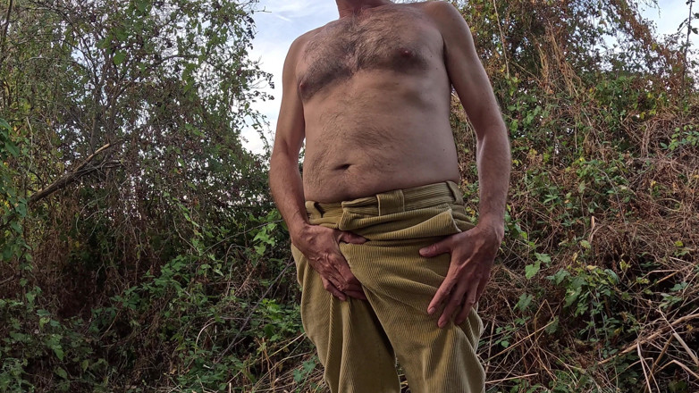 Rockardglans: Pissing, Cumming and Pissing Again in the Woods, Soaking Chest...