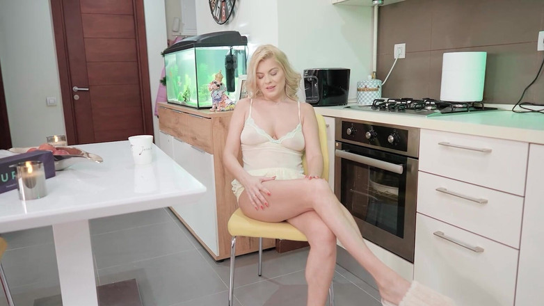 Romance with Love: Fußfetisch, Handjobs, Dessous- und Dildospiele mit Jasmin La Rouge