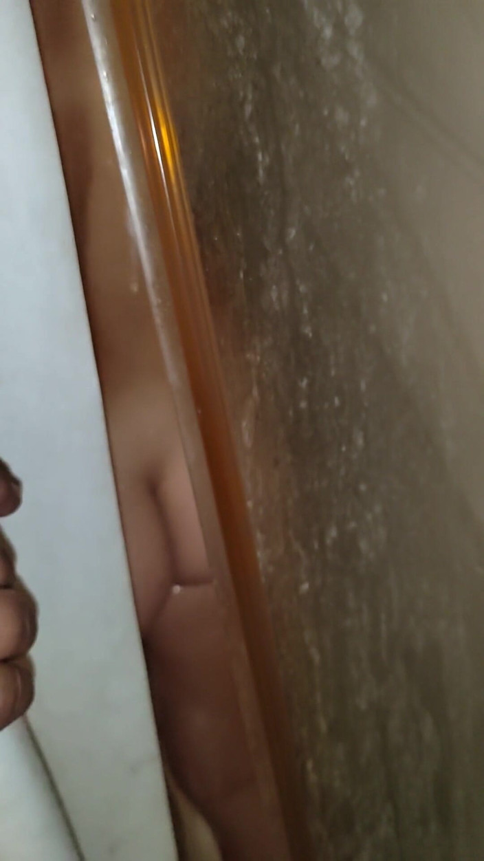 Emma_Alex: Üvey tezimi duşta yakaladım ve bu sevimli kızla seks yapmayı...