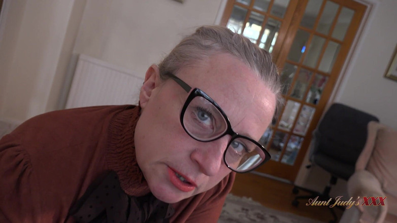 Aunt Judy's XXX: AuntJudysXXX - Gia sư máy bay bà già của bạn, bà...