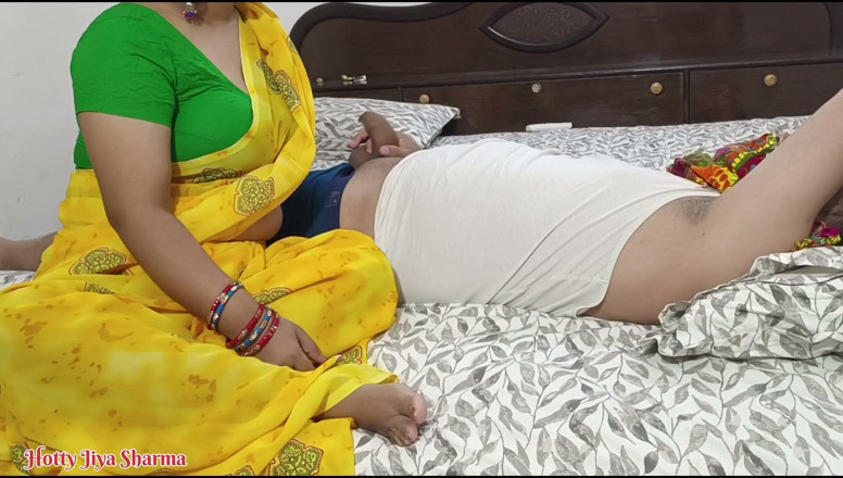 Hotty Jiya Sharmaa: 차치 bhatija xxx - Indu Chachi 자위로 그녀의 bhatija를 잡았어, Chachi는 그의 큰 자지를 사랑하고 큰 엉덩이와 섹스.
