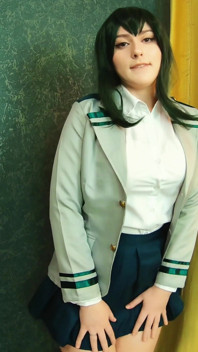 Tsuyu Asui z mého hrdiny Akademie vás svádí svým velkým tlustým zadkem