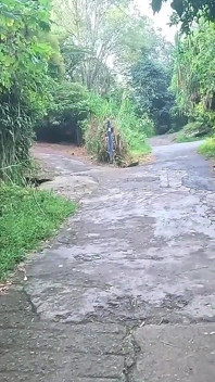 Melancap di atas laluan