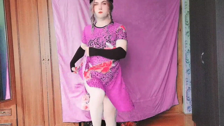 Kitty_Cross: Sexy Femboy se šťavnatým tělem předvádí svůdné pohyby