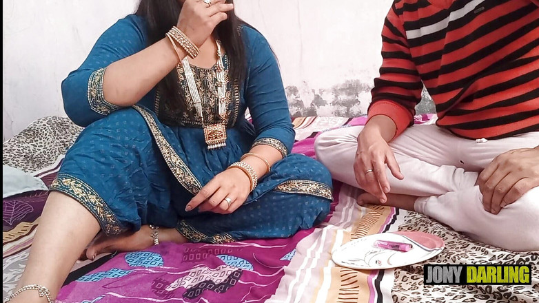 Jony Darling: Chlapec přišel do bordelu, aby opustil svou děvku nevlastní matku,...