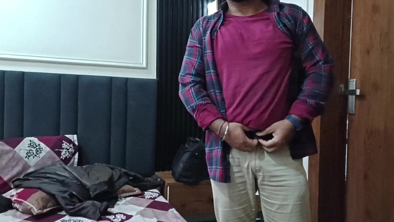 Austin Rose: Rijpe Indische man die zich alleen aftrekt in zijn kamer 4k-video