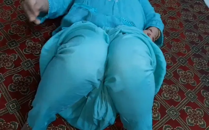 QueenbeautyQB: Desi Bhabhi Gave Me a Chance to Fuck Her Alone