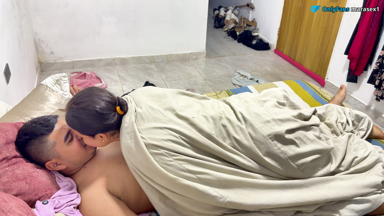 MaRaSexx: Сводная сестра, если будешь отсосать со мной, поторопись, пока мама нас не увидела!