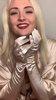 Zich aftrekken met een blondine, handschoen-dragende pik plagen (met Zoe Sparx)