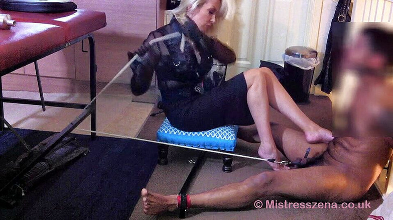 British Domination: Taşakları esnetiyor