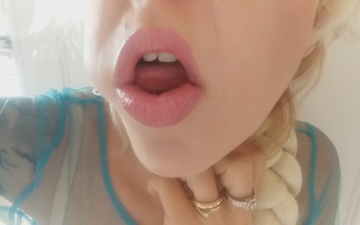 savannahamatoriale: Elsa dari cosplayer seksi beku