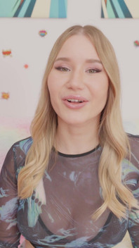 Amalia Davis Likes to Play with Her Pussy
