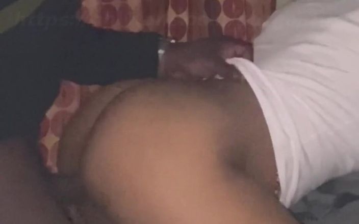 Purge_her: सुंदर साँवली के साथ कुत्ते शैली में चुदाई और चूत में वीर्य