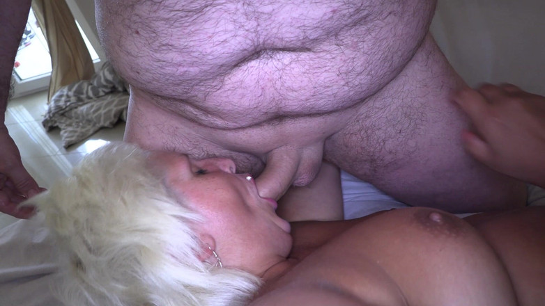 Lovekino: Kısa saçlı sarışın kaltak otel odasında sert sikiliyor