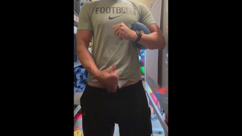 JockDad87: Alpha Stud Jockdad87 喷射大量橄榄球