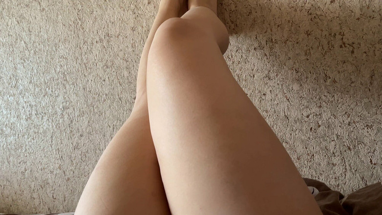 Lux Eva: Ráno si hladím chlupatou kundu